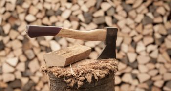 Holzscheite für einen Holzvergaserofen