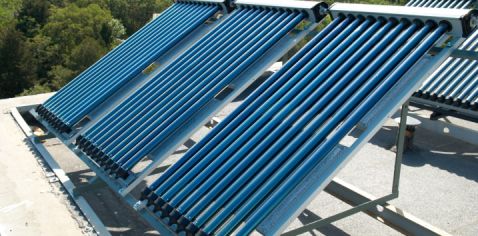 Solarkollektoren mit Tichelmann-System verbunden