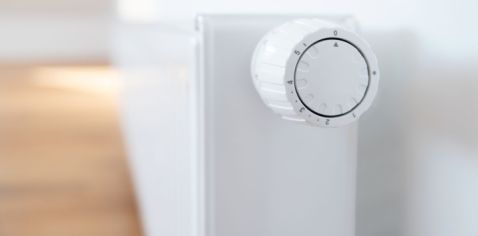 Wärmepumpenheizkörper mit Thermostat